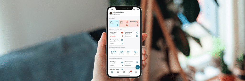 Plataforma KW Command en pantalla mostrando herramientas tecnológicas para franquicias inmobiliarias