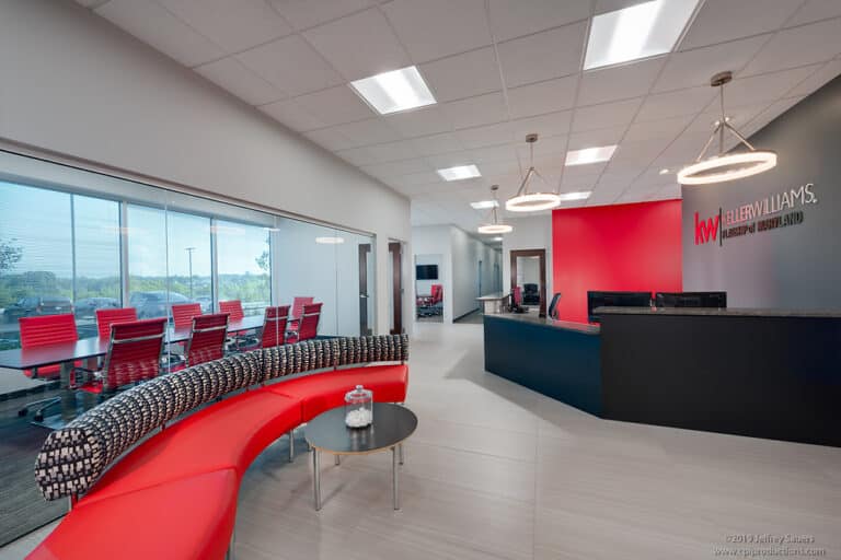 Interior de una agencia inmobiliaria Keller Williams